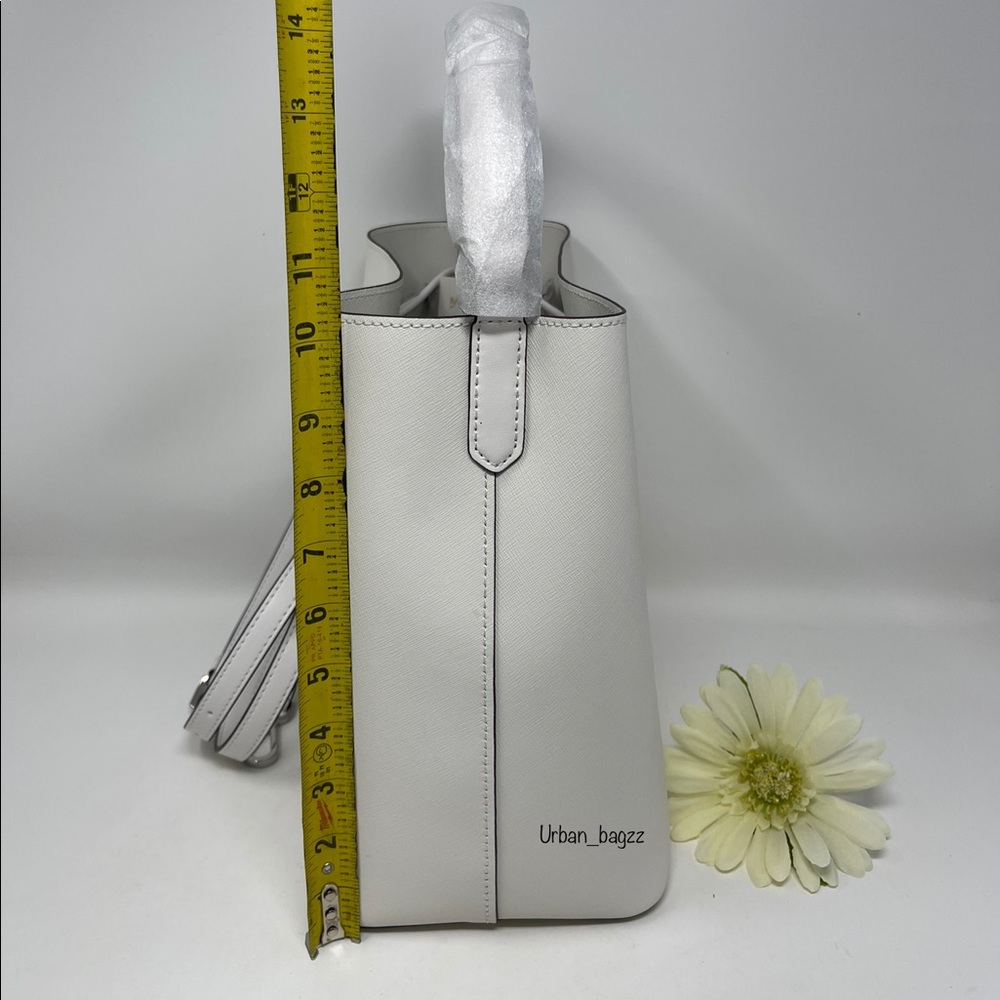 Michael Kors Suri Large Bucket Messenger - Picture 4 of 9